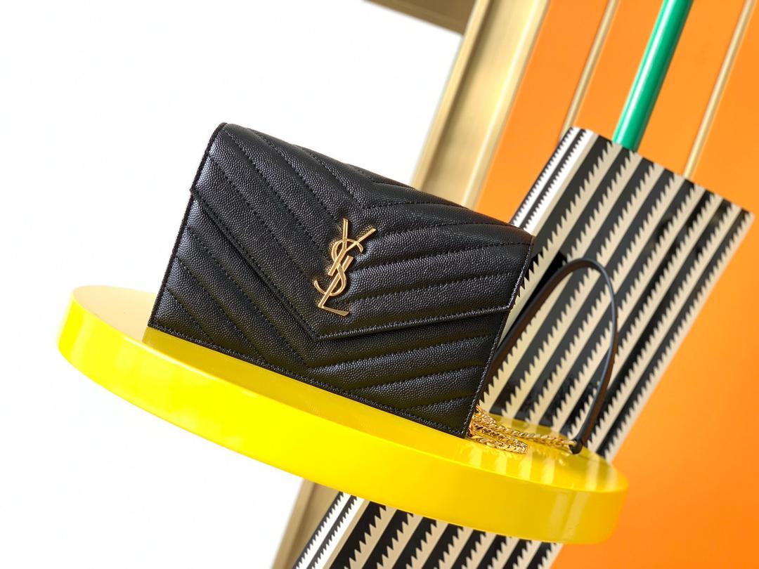 YSL Envelope Matelassê preta vista frontal