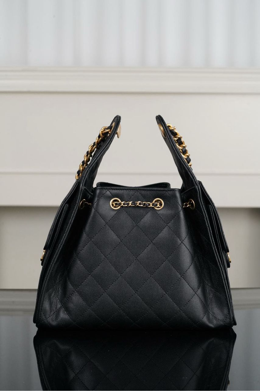 Chanel 22 preta vista frontal