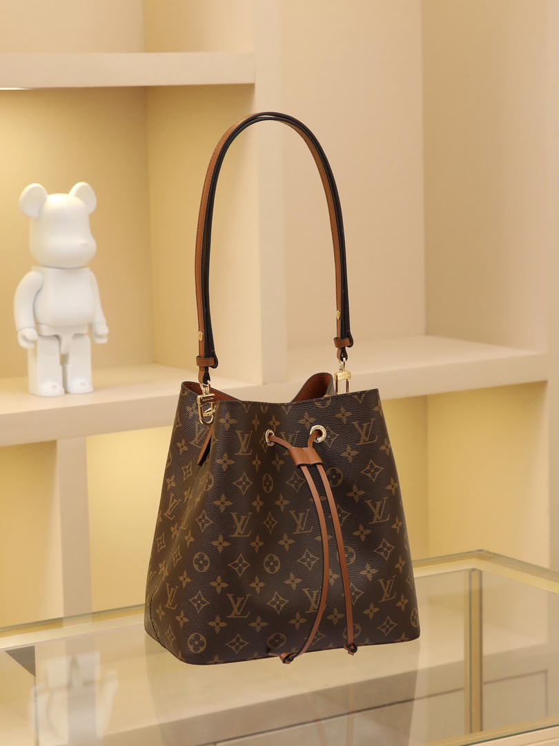 Louis Vuitton Néonoé vista frontal